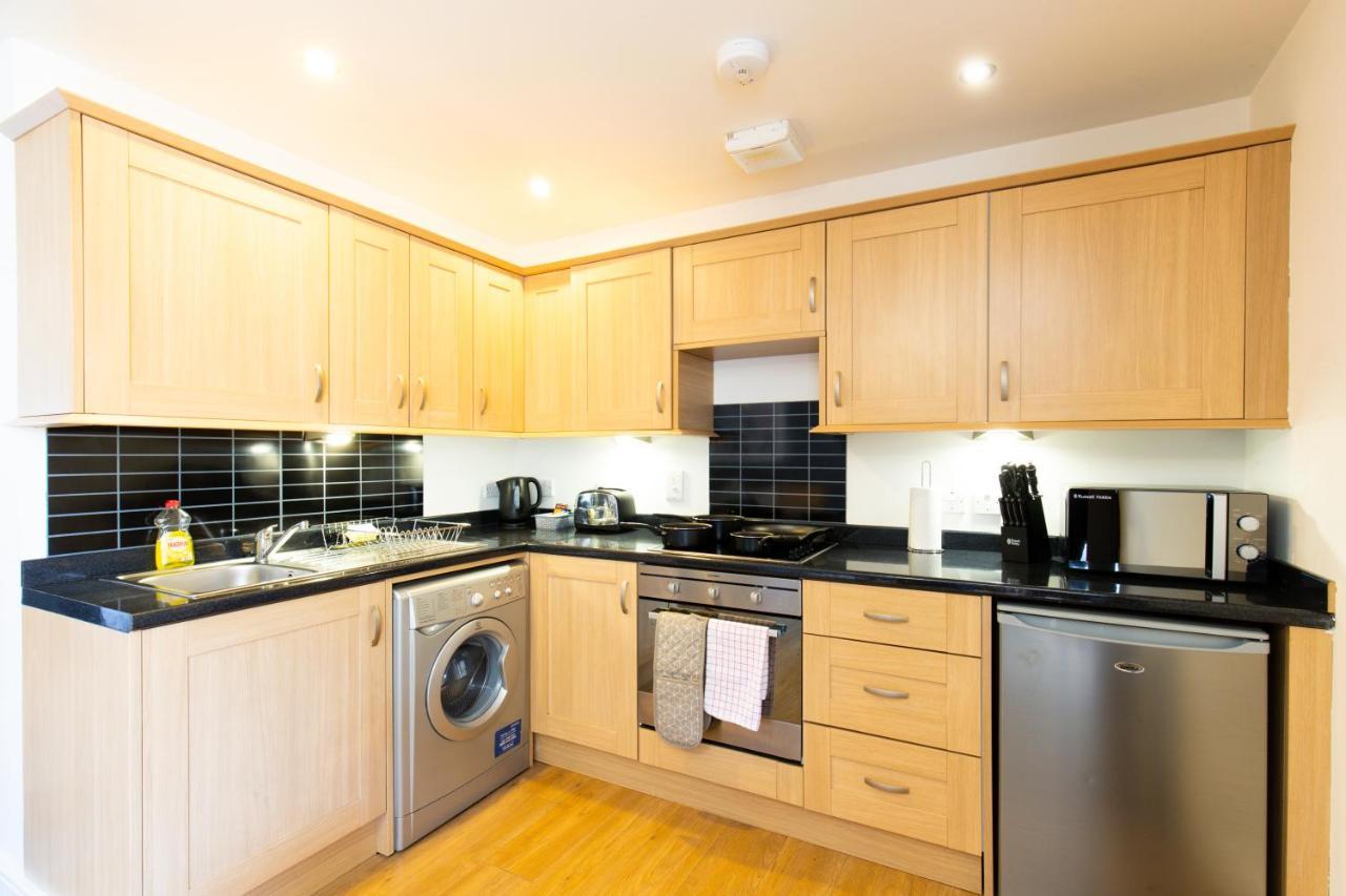 Velvet 1-Bedroom Apartment, Clockhouse, Ходдесдон Экстерьер фото