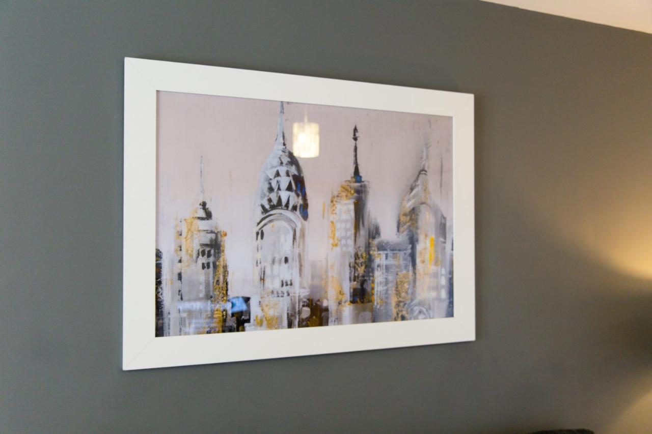 Velvet 1-Bedroom Apartment, Clockhouse, Ходдесдон Экстерьер фото