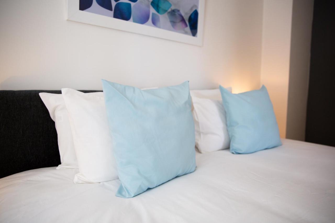 Velvet 1-Bedroom Apartment, Clockhouse, Ходдесдон Экстерьер фото