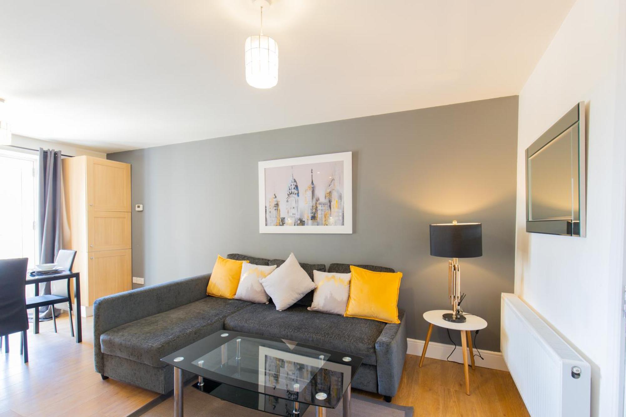 Velvet 1-Bedroom Apartment, Clockhouse, Ходдесдон Экстерьер фото