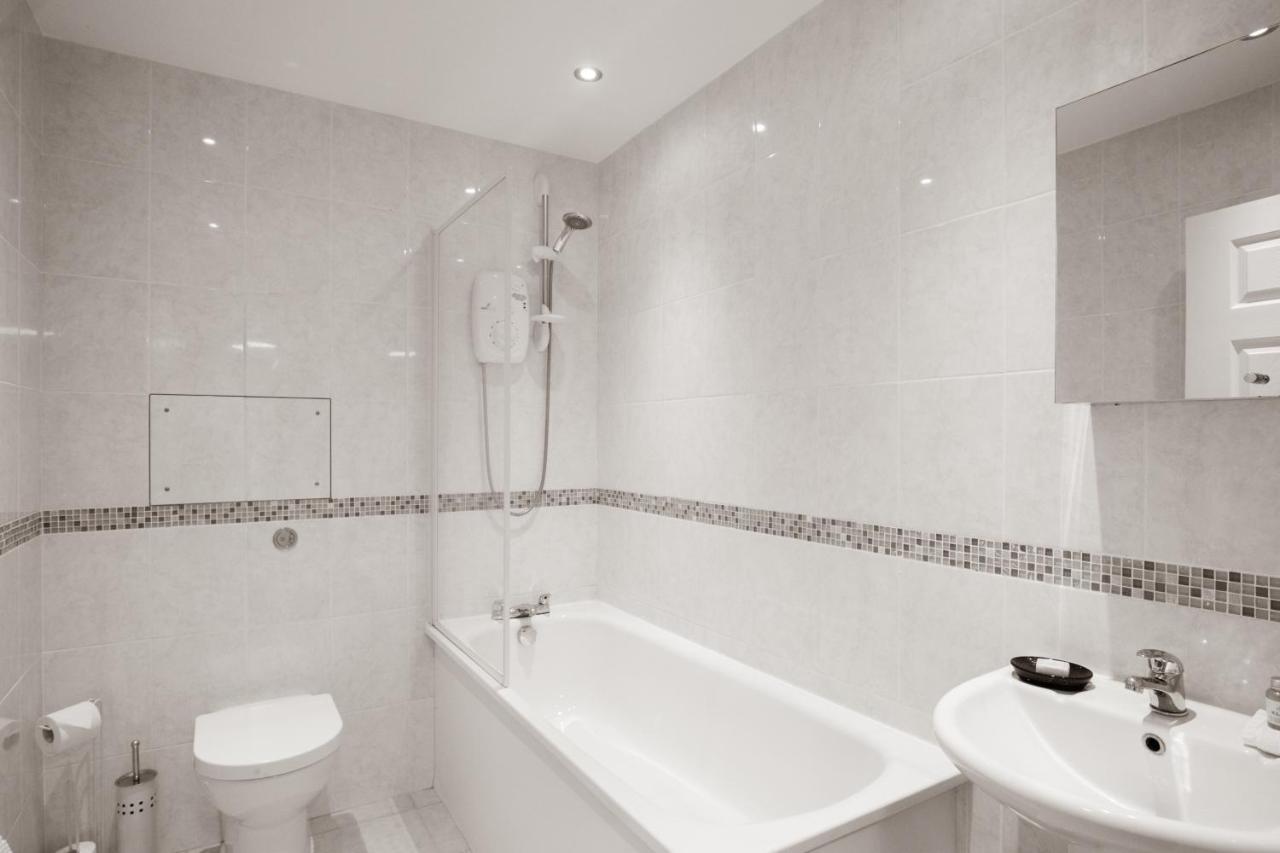 Velvet 1-Bedroom Apartment, Clockhouse, Ходдесдон Экстерьер фото