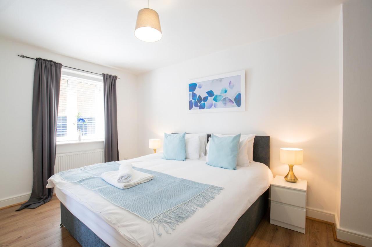 Velvet 1-Bedroom Apartment, Clockhouse, Ходдесдон Экстерьер фото