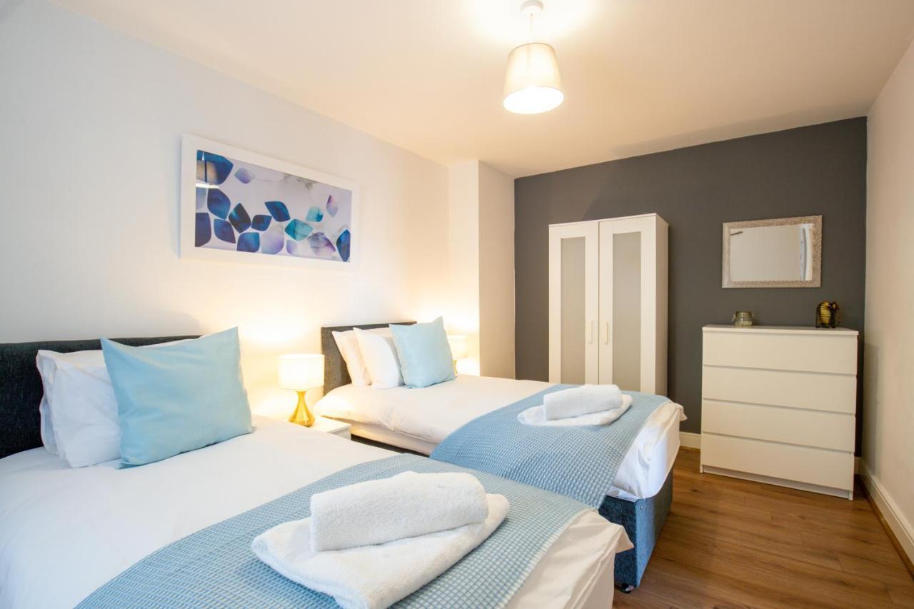 Velvet 1-Bedroom Apartment, Clockhouse, Ходдесдон Экстерьер фото